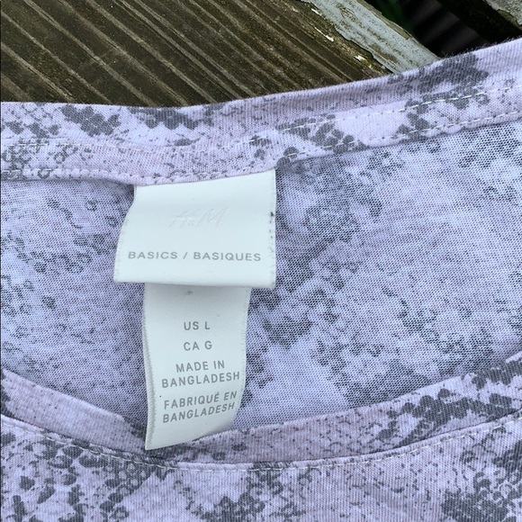 🌻 5 for $25 H&M Python Snake Basic Tee Large - Picture 2 of 6